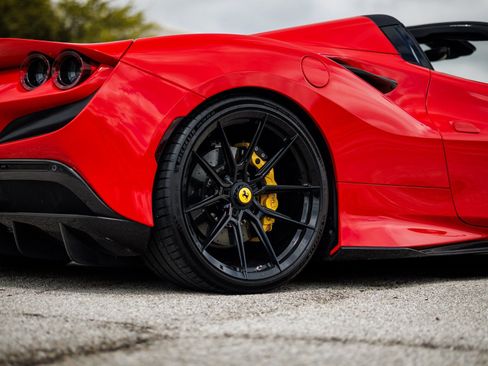 Used 2021 Ferrari F8 Tributo image 28
