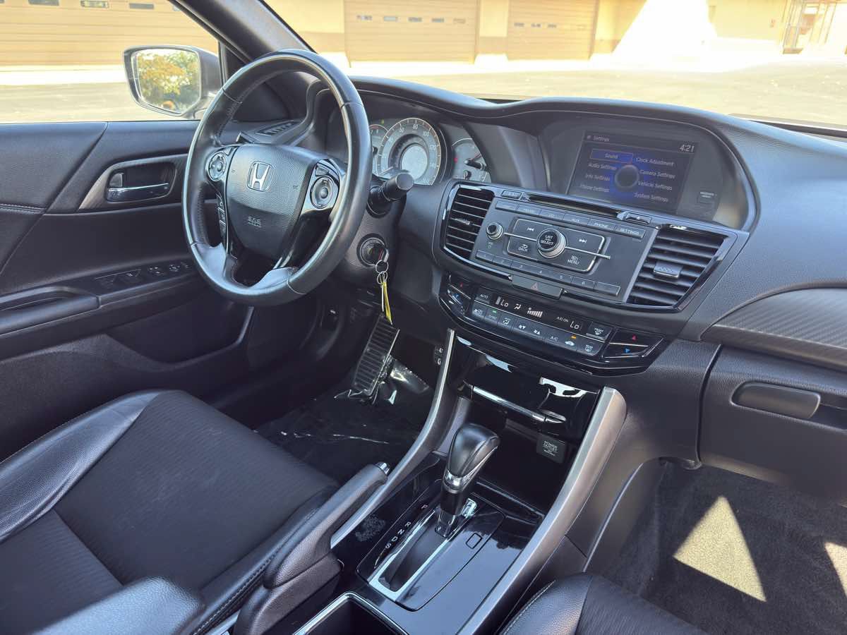Used 2017 Honda Accord Sport image 18