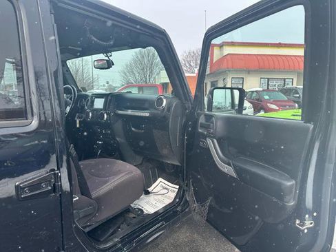 Used 2014 Jeep Wrangler Unlimited Sahara image 19