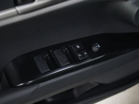 Used 2025 Toyota Camry SE image 17