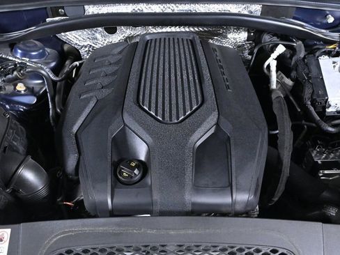 Used 2023 Porsche Macan AWD/4WD image 26