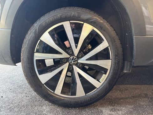 Used 2023 Volkswagen Taos SE image 5