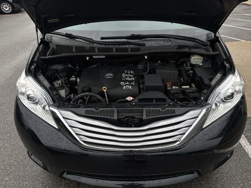 Used 2017 Toyota Sienna XLE image 31