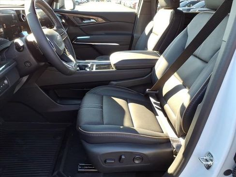 New 2026 Chevrolet Traverse High Country w/ LPO, Floor Liner Package AWD/4WD image 6