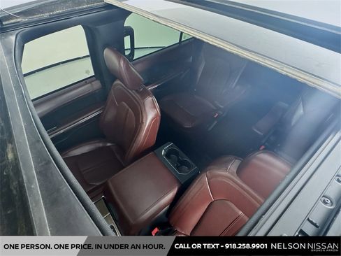 Used 2022 Ford Expedition Limited image 23