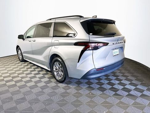 Certified 2024 Toyota Sienna XLE image 6