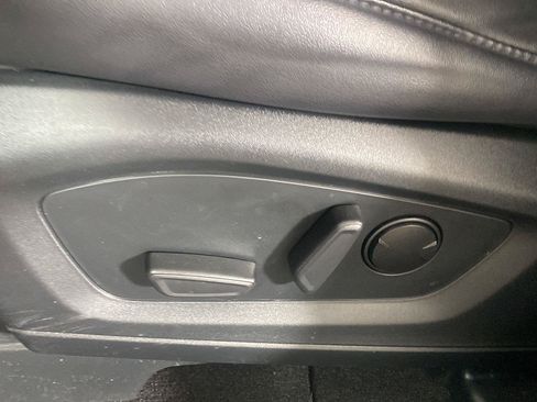 Used 2023 Ford Explorer XLT w/ Equipment Group 202A AWD/4WD image 17