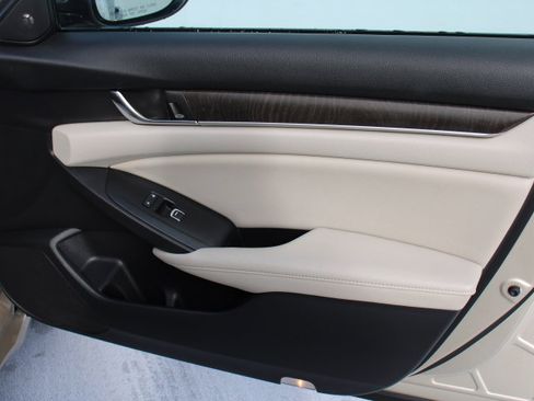 Used 2020 Honda Accord EX-L image 19
