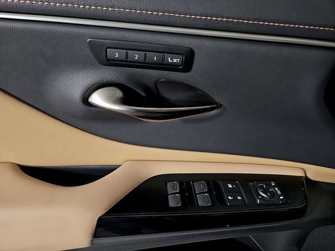 Used 2025 Lexus ES 350 w/ Premium Package FWD image 14