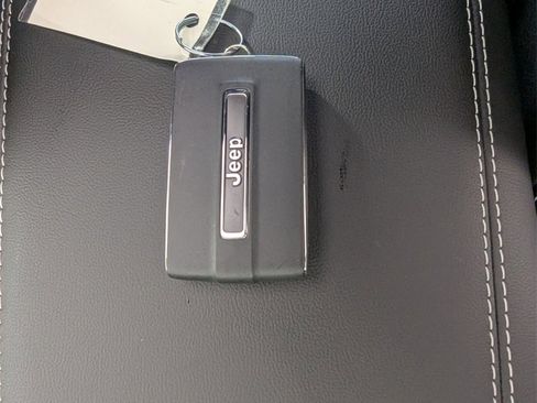 New 2025 Jeep Grand Cherokee Altitude image 30