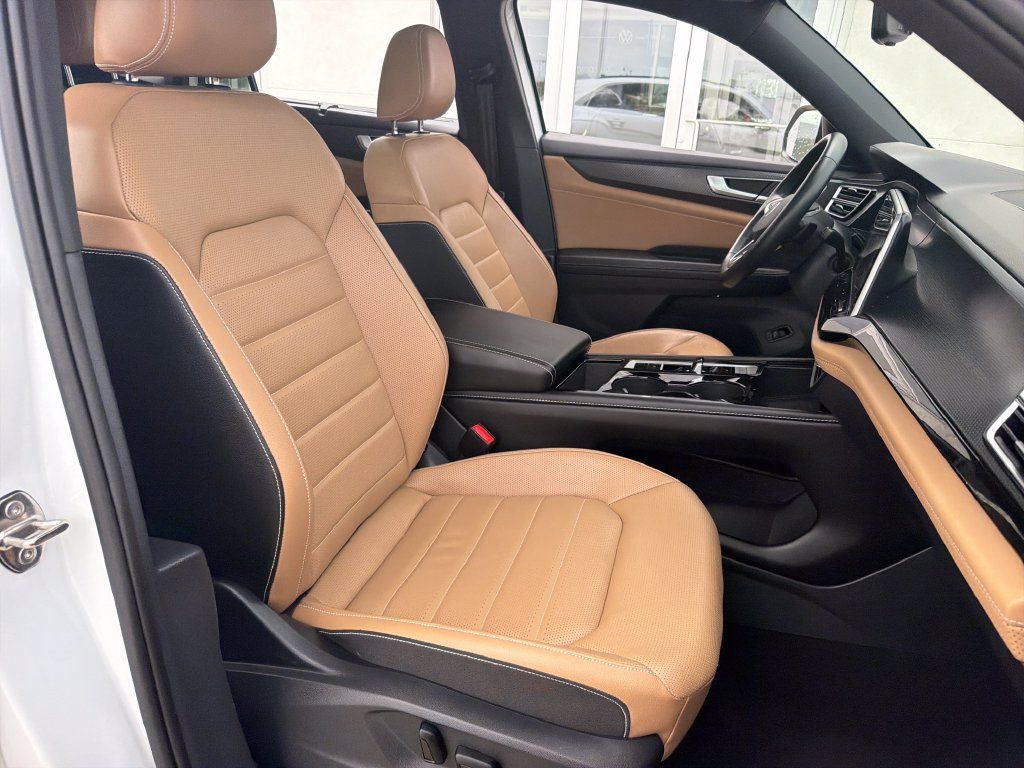 Certified 2026 Volkswagen Atlas Cross Sport SEL R-Line AWD/4WD image 31