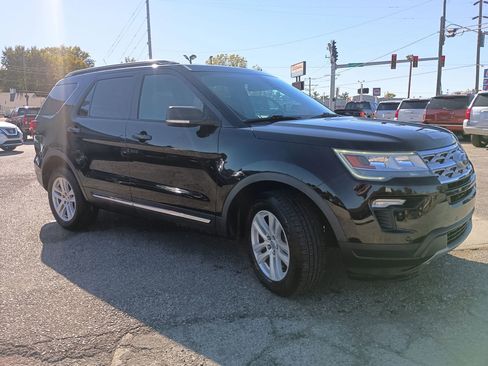 Used 2019 Ford Explorer XLT w/ Equipment Group 201A image 2