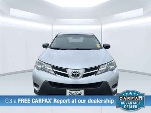 Used 2015 Toyota RAV4 LE FWD image 2