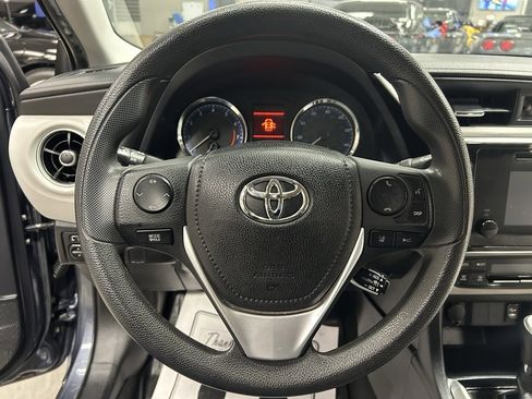 Used 2018 Toyota Corolla LE image 10