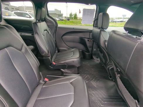 Used 2024 Chrysler Pacifica Touring-L w/ S Appearance Package FWD image 15