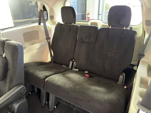 Used 2013 Dodge Grand Caravan SE image 7
