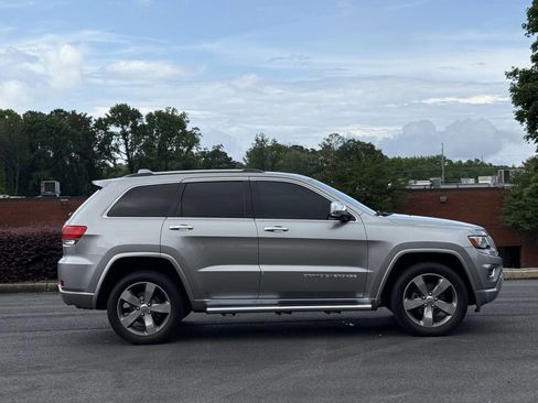 Used 2014 Jeep Grand Cherokee Overland w/ Advanced Technology Group AWD/4WD image 7