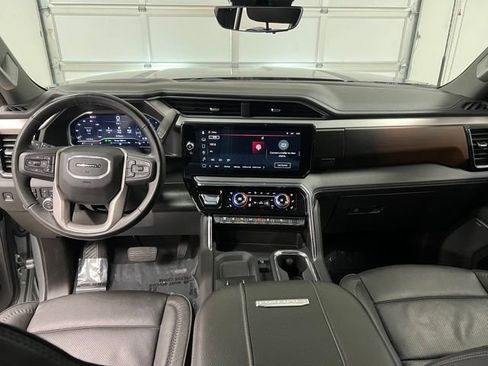 Used 2025 GMC Sierra 3500 Denali w/ Denali Reserve Package image 19