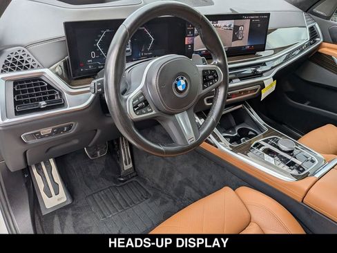 Used 2023 BMW X7 xDrive40i w/ M Sport Package AWD/4WD image 2