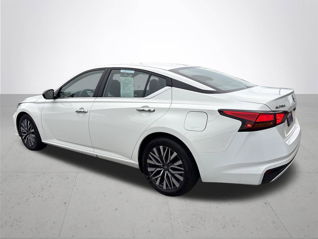 Used 2025 Nissan Altima 2.5 SV FWD image 9