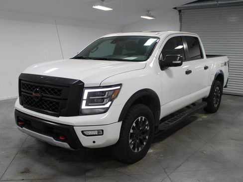 Used 2020 Nissan Titan PRO-4X w/ Pro-4x Convenience Package AWD/4WD image 3