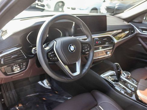 Certified 2023 BMW 530e w/ Premium Package image 17