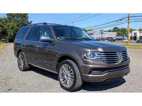 Used 2016 Lincoln Navigator Reserve image 3