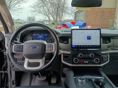 Used 2023 Ford Expedition XLT image 46