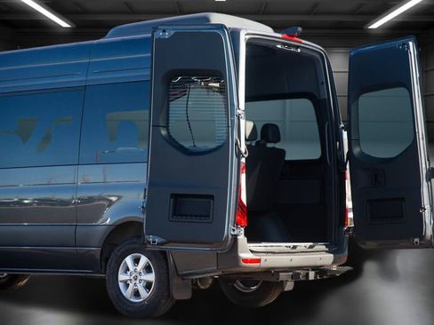Used 2025 Mercedes-Benz Sprinter 2500 image 18