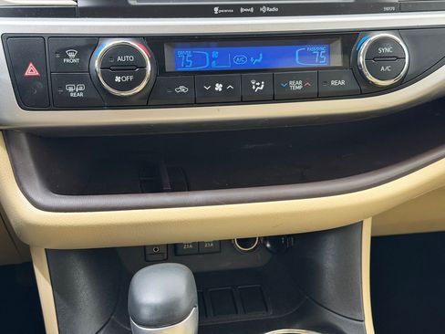 Used 2018 Toyota Highlander XLE image 27