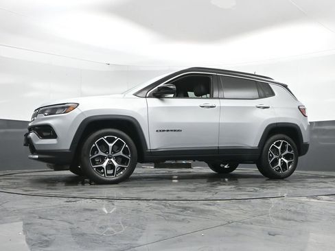 Used 2025 Jeep Compass Limited image 49