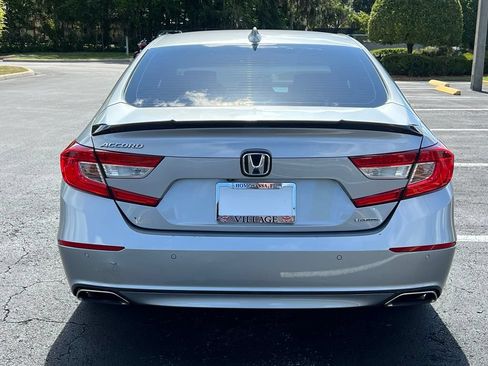 Used 2018 Honda Accord Touring image 4