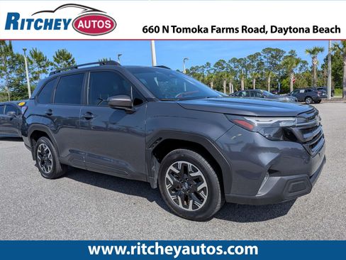 Certified 2025 Subaru Forester Premium AWD/4WD image 1