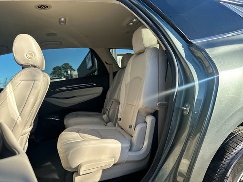 Used 2023 Buick Enclave Essence image 11