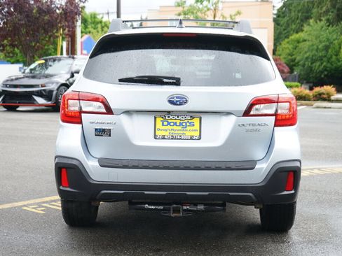 Used 2019 Subaru Outback 3.6R Limited AWD/4WD image 6