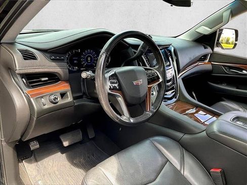 Used 2019 Cadillac Escalade Luxury RWD image 13