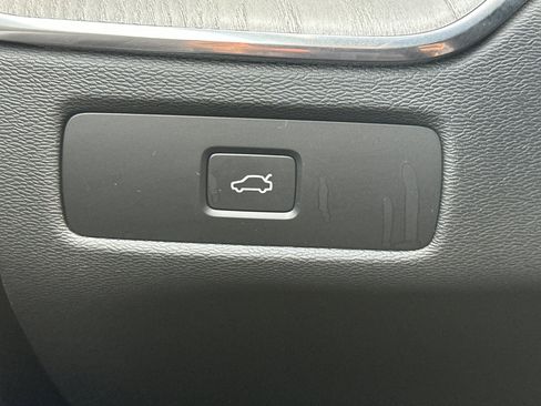 Certified 2025 Volvo XC60 B5 Plus image 33