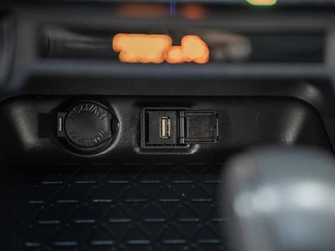 Used 2021 Toyota RAV4 LE image 28