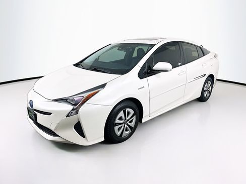 Used 2016 Toyota Prius Four image 3