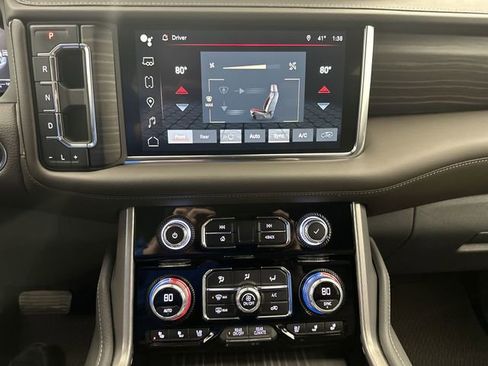 Used 2022 GMC Yukon XL Denali AWD/4WD image 18