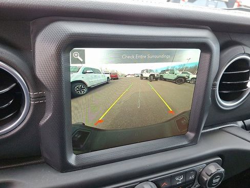 Used 2022 Jeep Gladiator Overland w/ Popular Equipment Package image 19