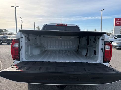 Used 2024 GMC Canyon Elevation w/ Elevation Premium Package image 9