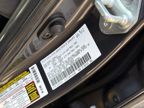 Used 2021 Toyota Tacoma SR5 RWD image 31