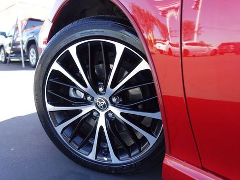 Certified 2020 Toyota Camry SE w/ Convenience Package image 13