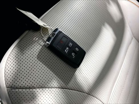 Used 2018 Land Rover Discovery HSE Luxury image 15