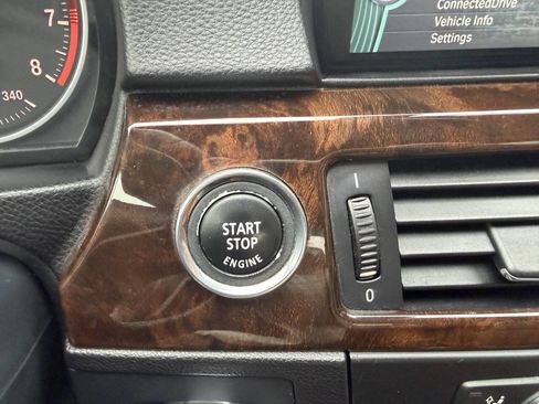 Used 2013 BMW 328i Convertible image 27