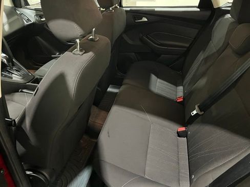 Used 2016 Ford Focus SE w/ SE Cold Weather Package FWD image 17