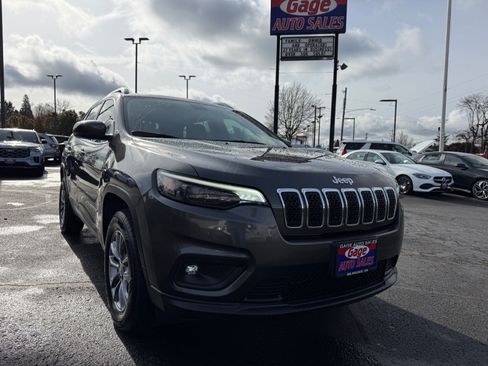 Used 2019 Jeep Cherokee Latitude Plus w/ Comfort/Convenience Group AWD/4WD image 14