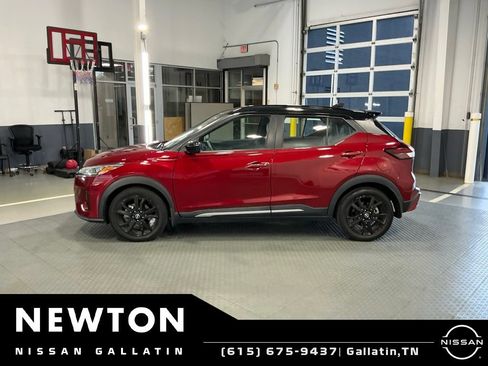Used 2022 Nissan Kicks SR w/ Premium Package FWD image 4