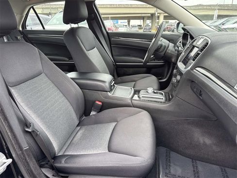 Used 2022 Chrysler 300 Touring w/ Sport Appearance Package image 24